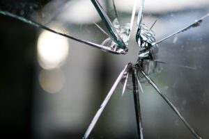 Schaden im Fensterglas